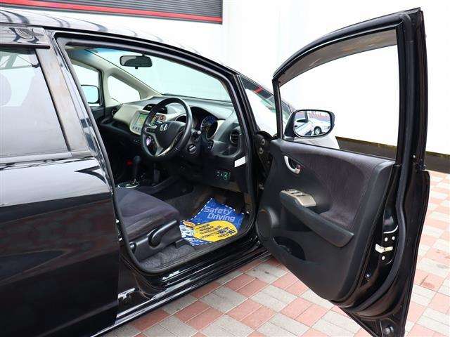 ホンダ フィット　ハイブリッド １．３ ナビプレミアムセレクション H22年 (関東) 99