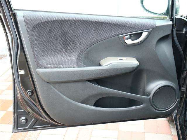 ホンダ フィット　ハイブリッド １．３ ナビプレミアムセレクション H22年 (関東) 99