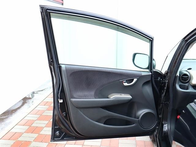 ホンダ フィット　ハイブリッド １．３ ナビプレミアムセレクション H22年 (関東) 99