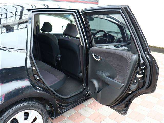 ホンダ フィット　ハイブリッド １．３ ナビプレミアムセレクション H22年 (関東) 99