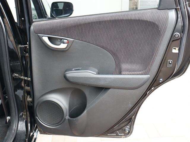 ホンダ フィット　ハイブリッド １．３ ナビプレミアムセレクション H22年 (関東) 99