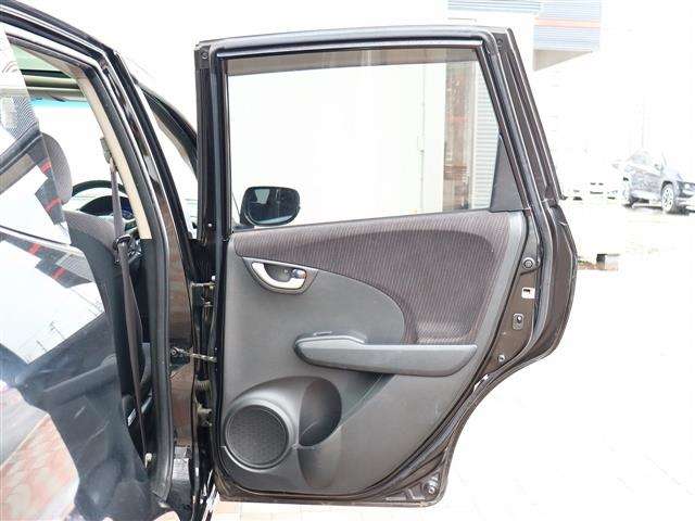 ホンダ フィット　ハイブリッド １．３ ナビプレミアムセレクション H22年 (関東) 99