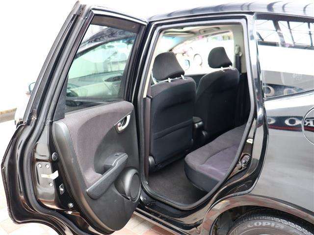 ホンダ フィット　ハイブリッド １．３ ナビプレミアムセレクション H22年 (関東) 99