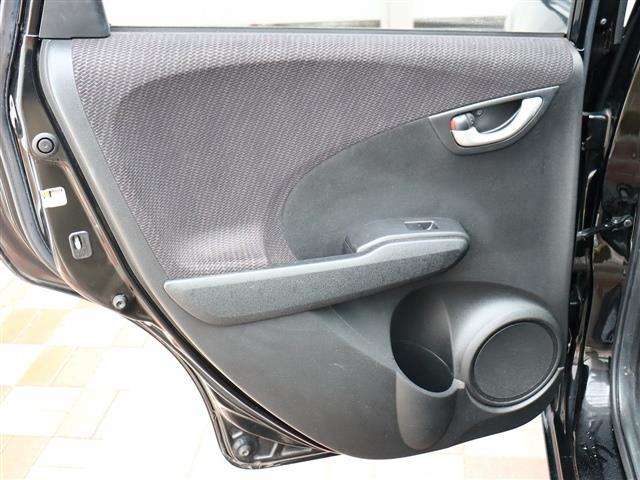 ホンダ フィット　ハイブリッド １．３ ナビプレミアムセレクション H22年 (関東) 99