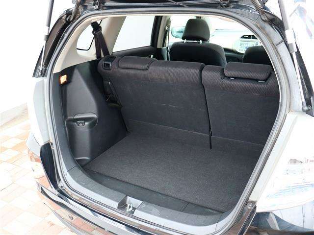 ホンダ フィット　ハイブリッド １．３ ナビプレミアムセレクション H22年 (関東) 99