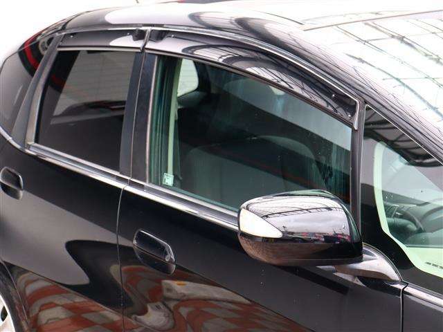 ホンダ フィット　ハイブリッド １．３ ナビプレミアムセレクション H22年 (関東) 99