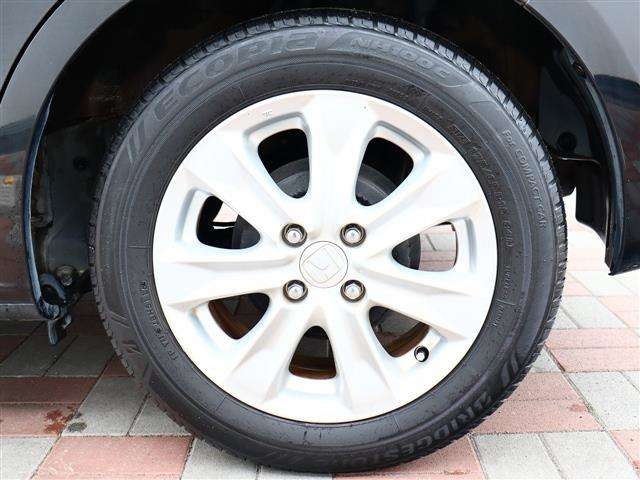 ホンダ フィット　ハイブリッド １．３ ナビプレミアムセレクション H22年 (関東) 99