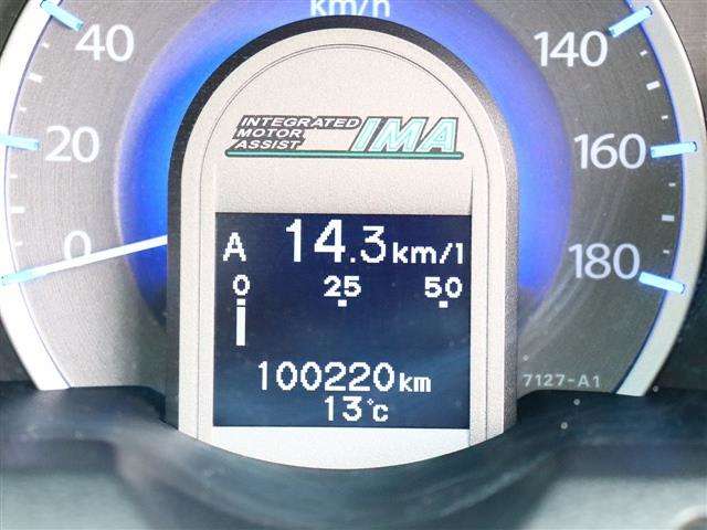 ホンダ フィット　ハイブリッド １．３ ナビプレミアムセレクション H22年 (関東) 99