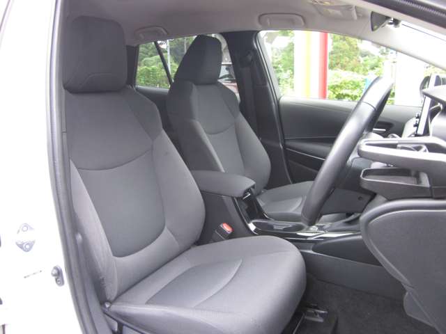 トヨタ カローラ　ツーリング　ハイブリッド １．８ ハイブリッド Ｓ R2年 (関東) 99