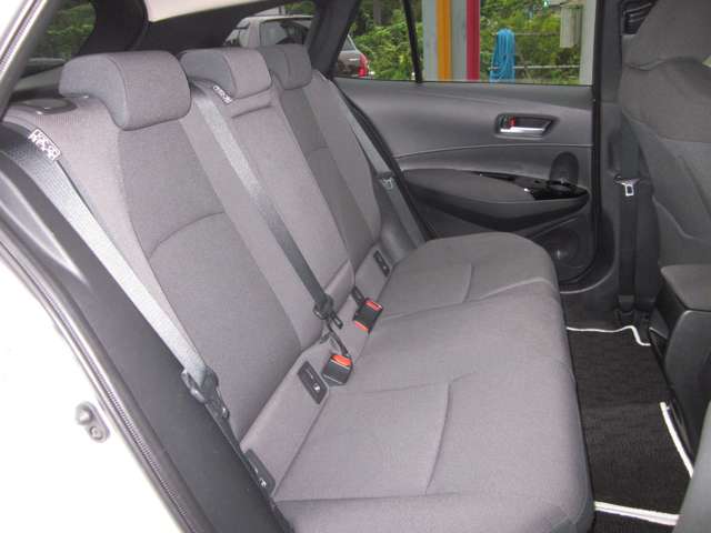 トヨタ カローラ　ツーリング　ハイブリッド １．８ ハイブリッド Ｓ R2年 (関東) 99