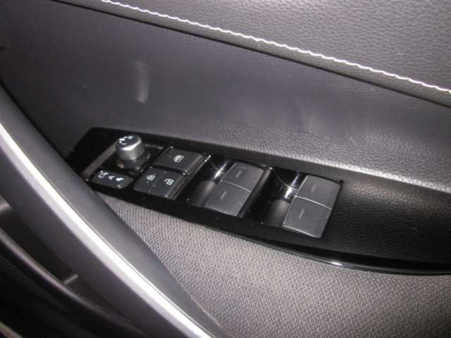 トヨタ カローラ　ツーリング　ハイブリッド １．８ ハイブリッド Ｓ R2年 (関東) 99