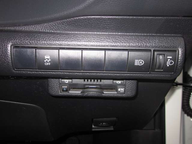 トヨタ カローラ　ツーリング　ハイブリッド １．８ ハイブリッド Ｓ R2年 (関東) 99