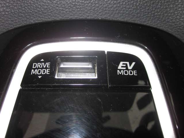 トヨタ カローラ　ツーリング　ハイブリッド １．８ ハイブリッド Ｓ R2年 (関東) 99