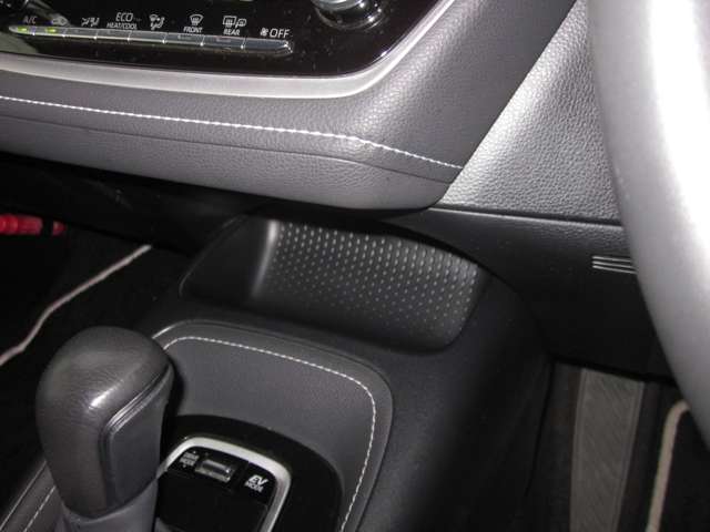 トヨタ カローラ　ツーリング　ハイブリッド １．８ ハイブリッド Ｓ R2年 (関東) 99