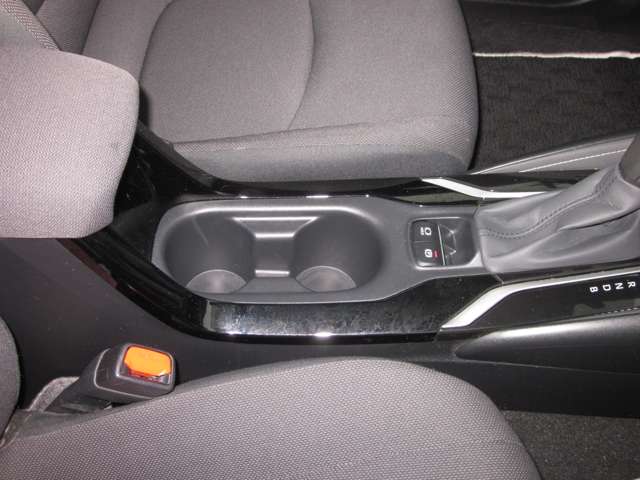 トヨタ カローラ　ツーリング　ハイブリッド １．８ ハイブリッド Ｓ R2年 (関東) 99