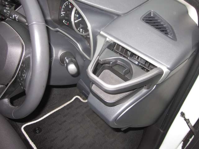 トヨタ カローラ　ツーリング　ハイブリッド １．８ ハイブリッド Ｓ R2年 (関東) 99