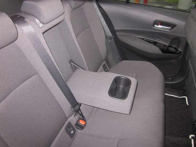 トヨタ カローラ　ツーリング　ハイブリッド １．８ ハイブリッド Ｓ R2年 (関東) 99