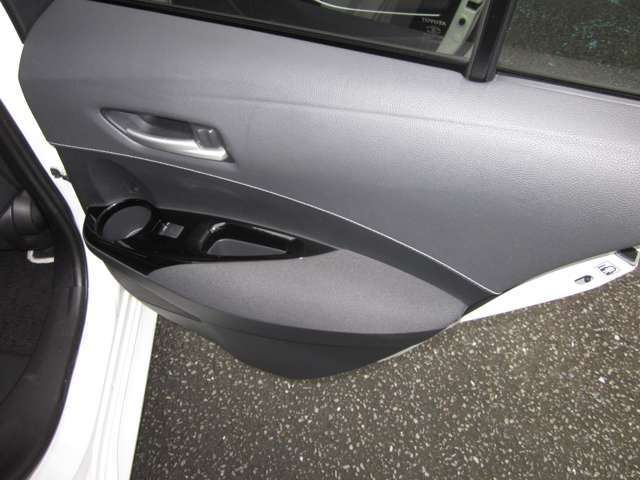 トヨタ カローラ　ツーリング　ハイブリッド １．８ ハイブリッド Ｓ R2年 (関東) 99