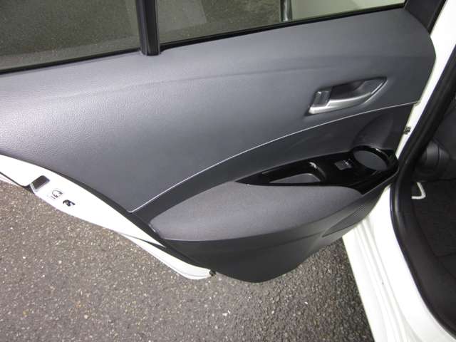 トヨタ カローラ　ツーリング　ハイブリッド １．８ ハイブリッド Ｓ R2年 (関東) 99