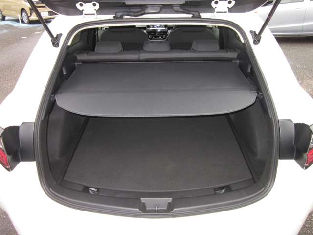 トヨタ カローラ　ツーリング　ハイブリッド １．８ ハイブリッド Ｓ R2年 (関東) 99