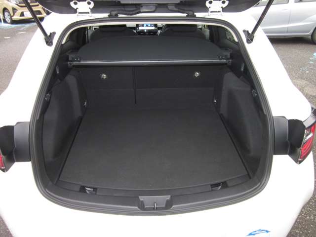 トヨタ カローラ　ツーリング　ハイブリッド １．８ ハイブリッド Ｓ R2年 (関東) 99