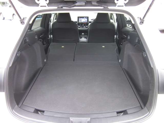 トヨタ カローラ　ツーリング　ハイブリッド １．８ ハイブリッド Ｓ R2年 (関東) 99