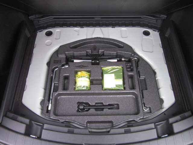 トヨタ カローラ　ツーリング　ハイブリッド １．８ ハイブリッド Ｓ R2年 (関東) 99