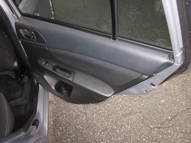 スバル インプレッサスポーツ ２．０ Ｉ アイサイト ４ＷＤ H26年 (関東) 99