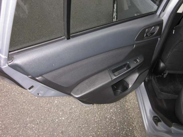 スバル インプレッサスポーツ ２．０ Ｉ アイサイト ４ＷＤ H26年 (関東) 99