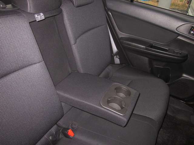 スバル インプレッサスポーツ ２．０ Ｉ アイサイト ４ＷＤ H26年 (関東) 99