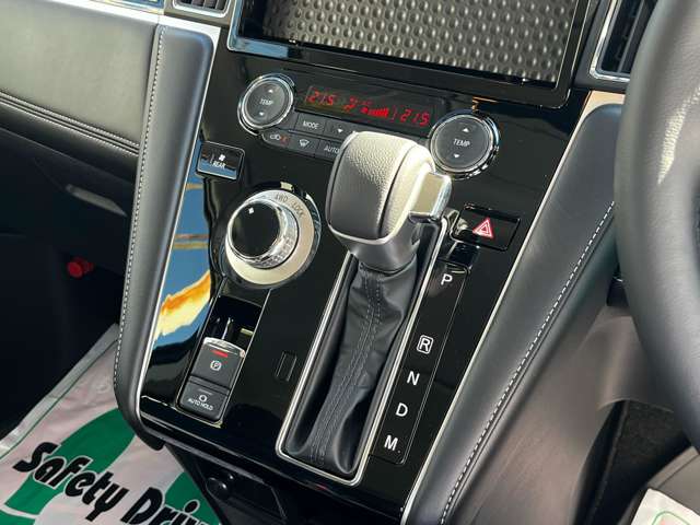 三菱 デリカ　Ｄ：５ ２．２ シャモニー 電動サイドステップ装着車 ディーゼルターボ ４ＷＤ R6年 (関東) 99