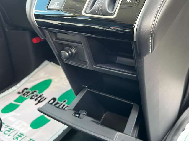 三菱 デリカ　Ｄ：５ ２．２ シャモニー 電動サイドステップ装着車 ディーゼルターボ ４ＷＤ R6年 (関東) 99