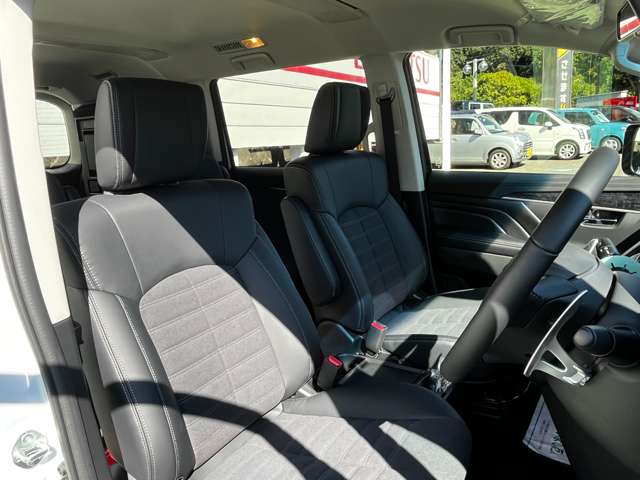 三菱 デリカ　Ｄ：５ ２．２ シャモニー 電動サイドステップ装着車 ディーゼルターボ ４ＷＤ R6年 (関東) 99