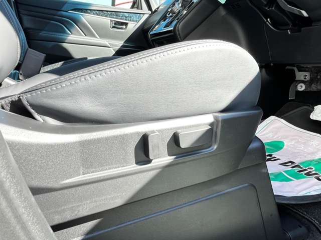 三菱 デリカ　Ｄ：５ ２．２ シャモニー 電動サイドステップ装着車 ディーゼルターボ ４ＷＤ R6年 (関東) 99