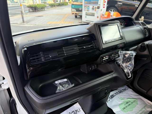 ホンダ Ｎ　ＢＯＸ カスタム ６６０ Ｌ ターボ R4年 (近畿) 99