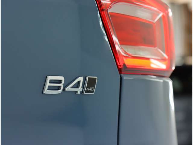 ボルボ ＸＣ４０ アルティメット Ｂ４ ＡＷＤ ４ＷＤ R5年 (近畿) 99