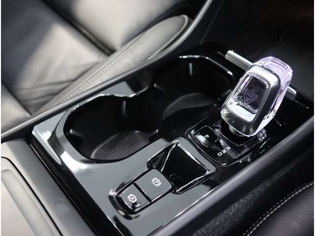 ボルボ ＸＣ４０ アルティメット Ｂ４ ＡＷＤ ４ＷＤ R5年 (近畿) 99