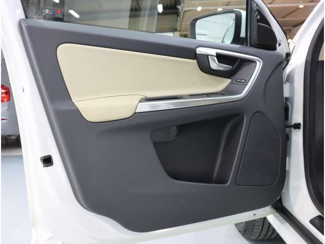 ボルボ ＸＣ６０ Ｔ５　ＳＥ H27年 (近畿) 99