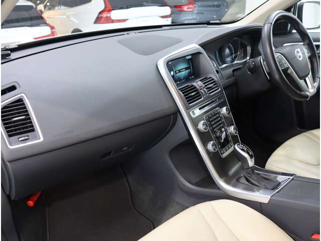 ボルボ ＸＣ６０ Ｔ５　ＳＥ H27年 (近畿) 99