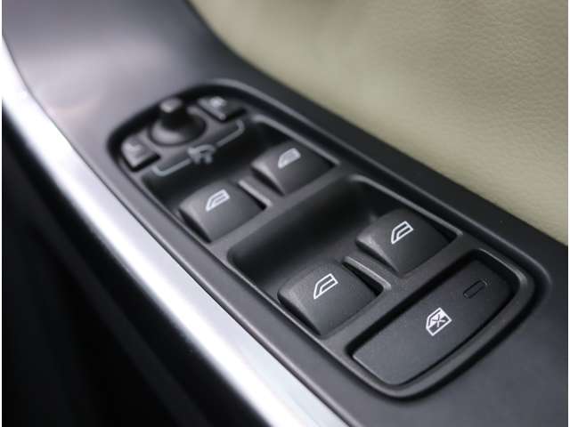 ボルボ ＸＣ６０ Ｔ５　ＳＥ H27年 (近畿) 99