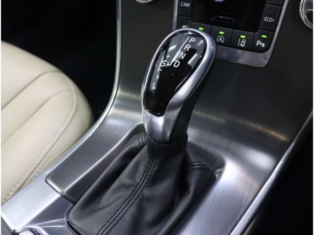 ボルボ ＸＣ６０ Ｔ５　ＳＥ H27年 (近畿) 99