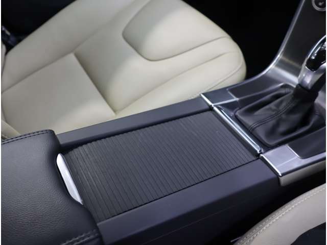 ボルボ ＸＣ６０ Ｔ５　ＳＥ H27年 (近畿) 99