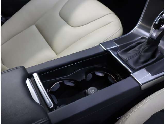 ボルボ ＸＣ６０ Ｔ５　ＳＥ H27年 (近畿) 99