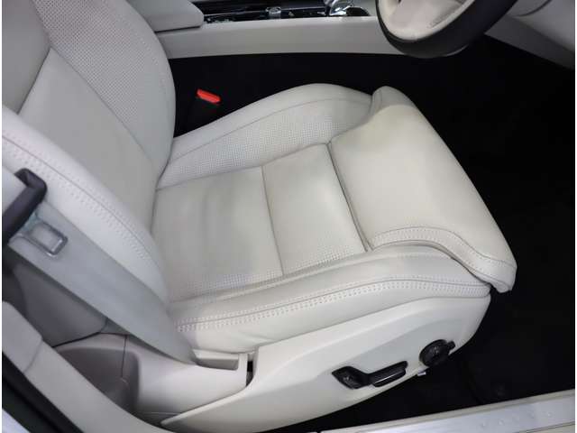 ボルボ Ｖ６０ アルティメット　Ｂ４ R5年 (近畿) 99