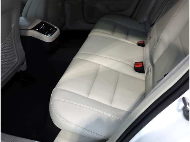 ボルボ Ｖ６０ アルティメット　Ｂ４ R5年 (近畿) 99