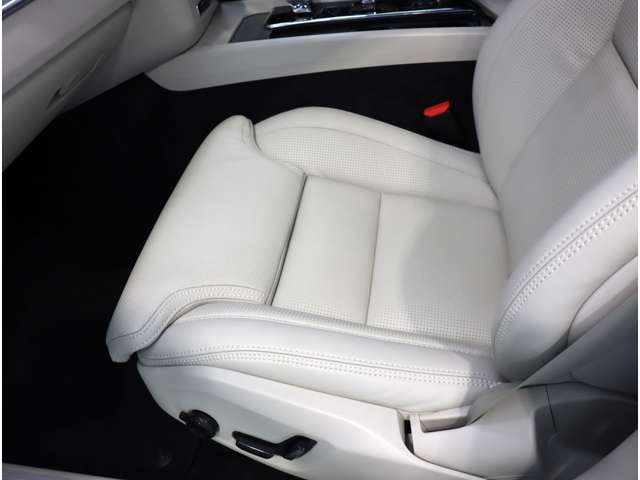 ボルボ Ｖ６０ アルティメット　Ｂ４ R5年 (近畿) 99