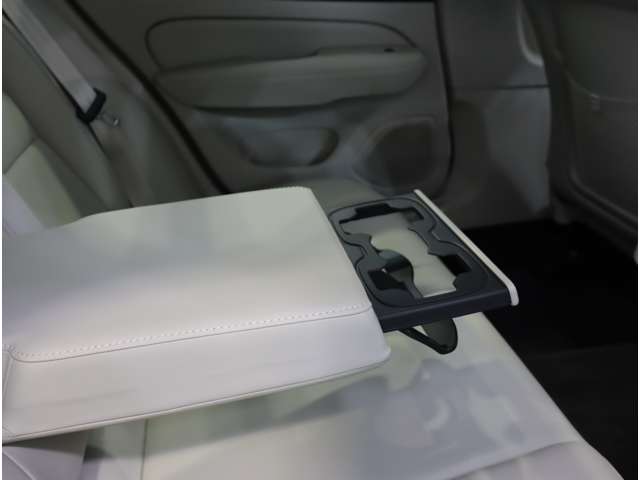 ボルボ Ｖ６０ アルティメット　Ｂ４ R5年 (近畿) 99