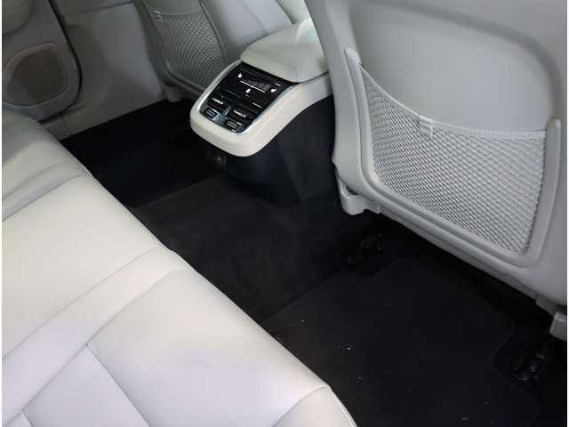 ボルボ Ｖ６０ アルティメット　Ｂ４ R5年 (近畿) 99