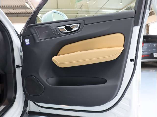 ボルボ ＸＣ６０ Ｂ５ ＡＷＤ インスクリプション ４ＷＤ R4年 (近畿) 99