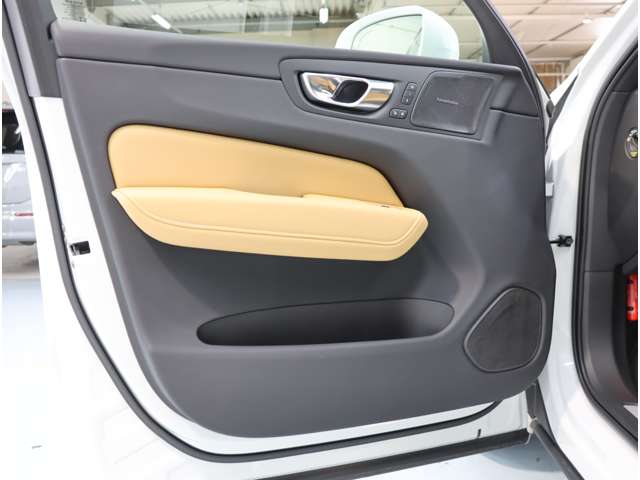 ボルボ ＸＣ６０ Ｂ５ ＡＷＤ インスクリプション ４ＷＤ R4年 (近畿) 99